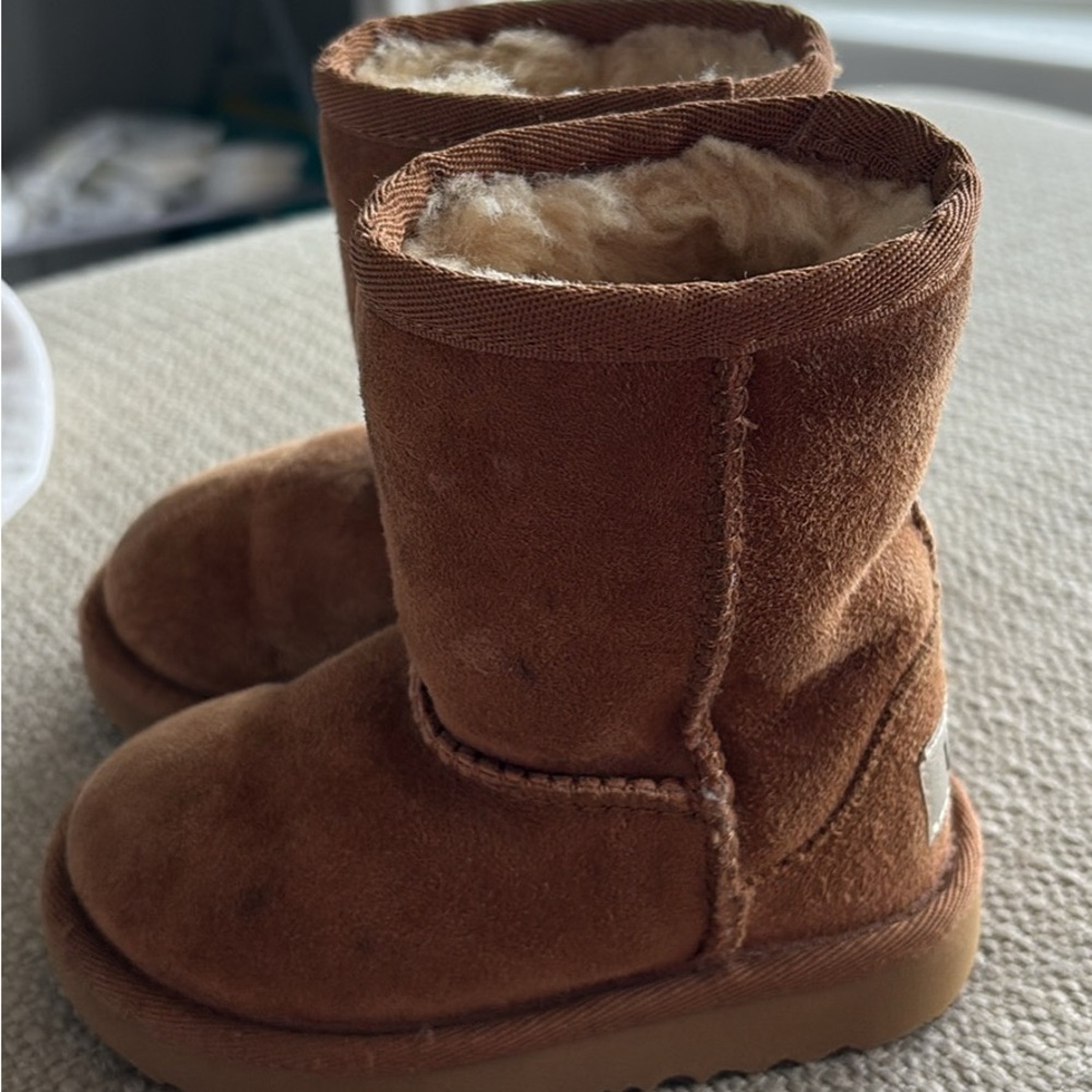 Toddler UGGS - Picture 4 of 6